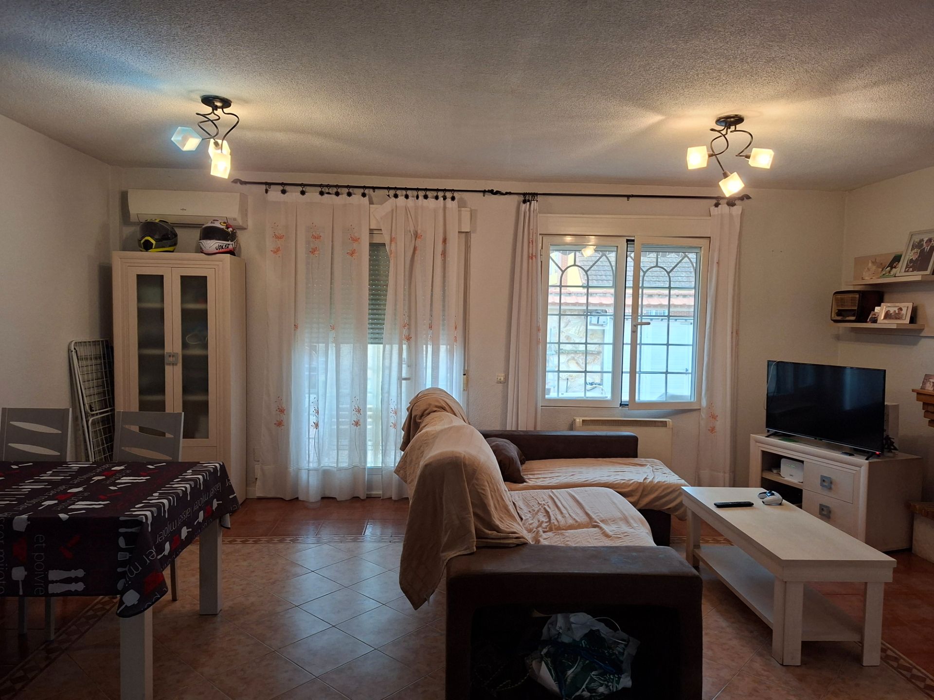 Sala d'estar de Casa o xalet en venda en Velilla de San Antonio amb Aire condicionat, Calefacció i Traster