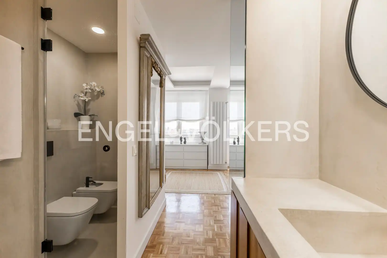Bathroom of Flat for sale in Madrid  with Air Conditioner, Heating and Parquet flooring