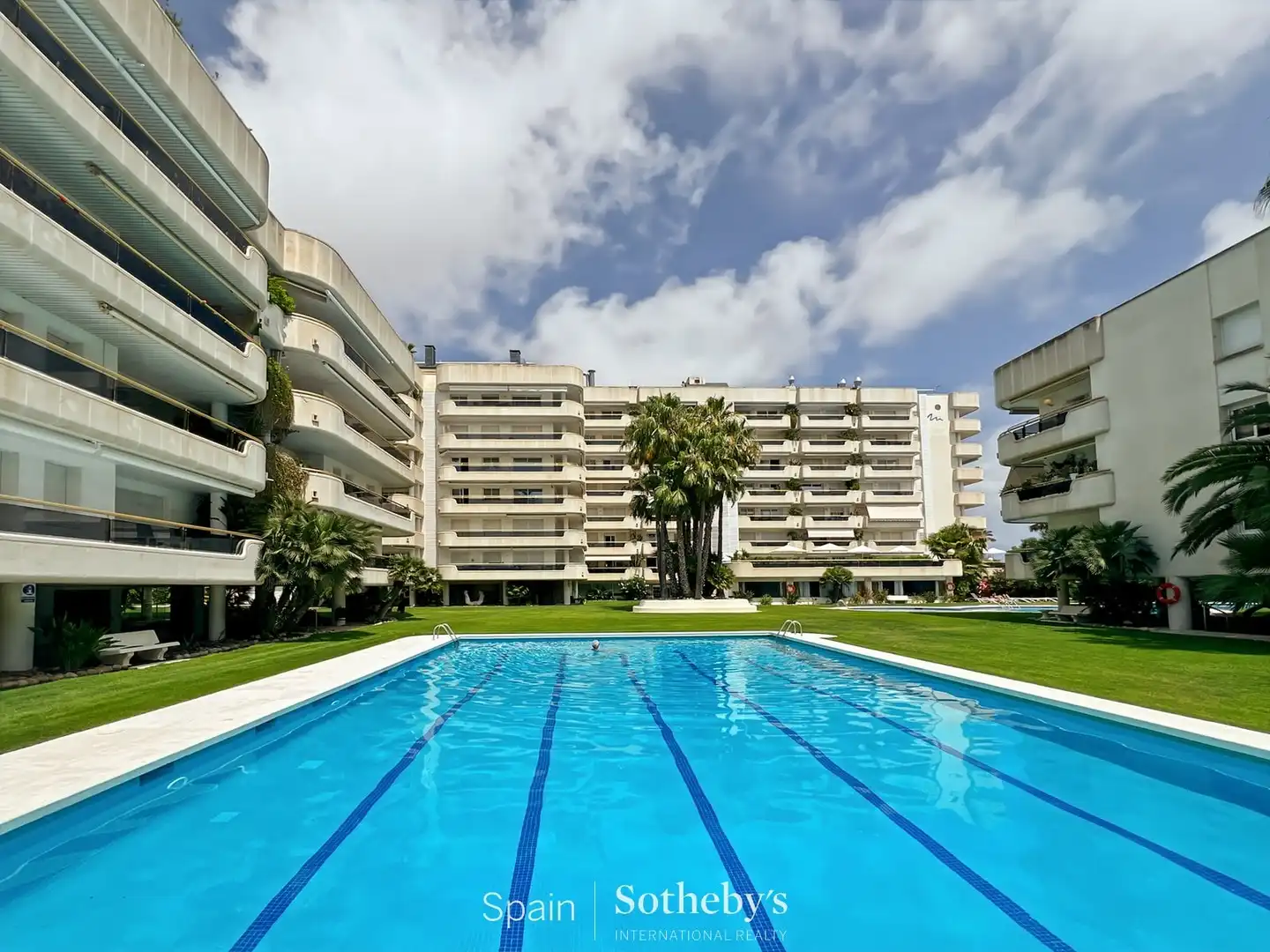 Piscina de Apartament en venda en Sitges amb Aire condicionat, Calefacció i Terrassa