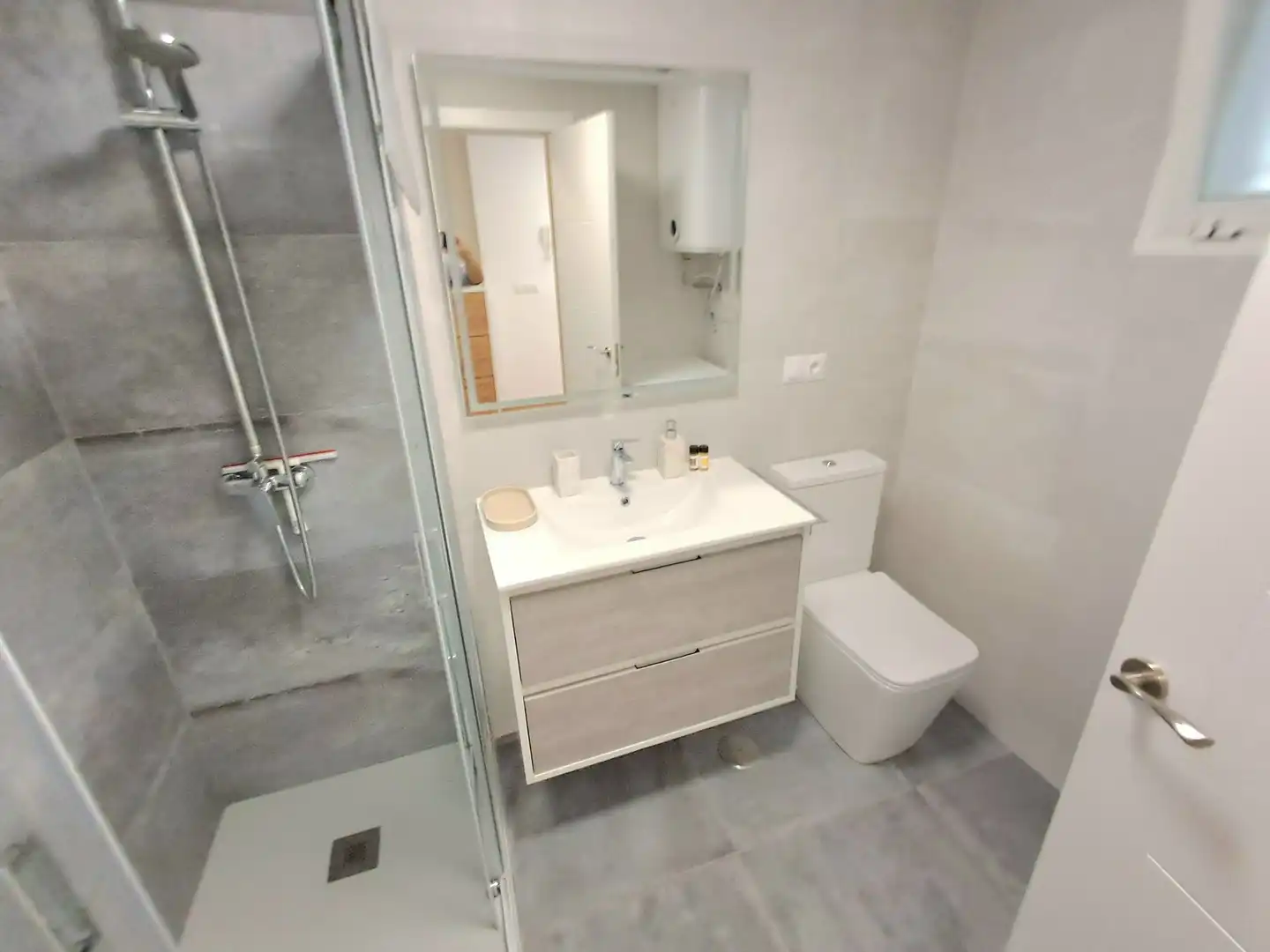 Badezimmer von Wohnungen zur Miete in Benalmádena mit Klimaanlage, Terrasse und Möbliert