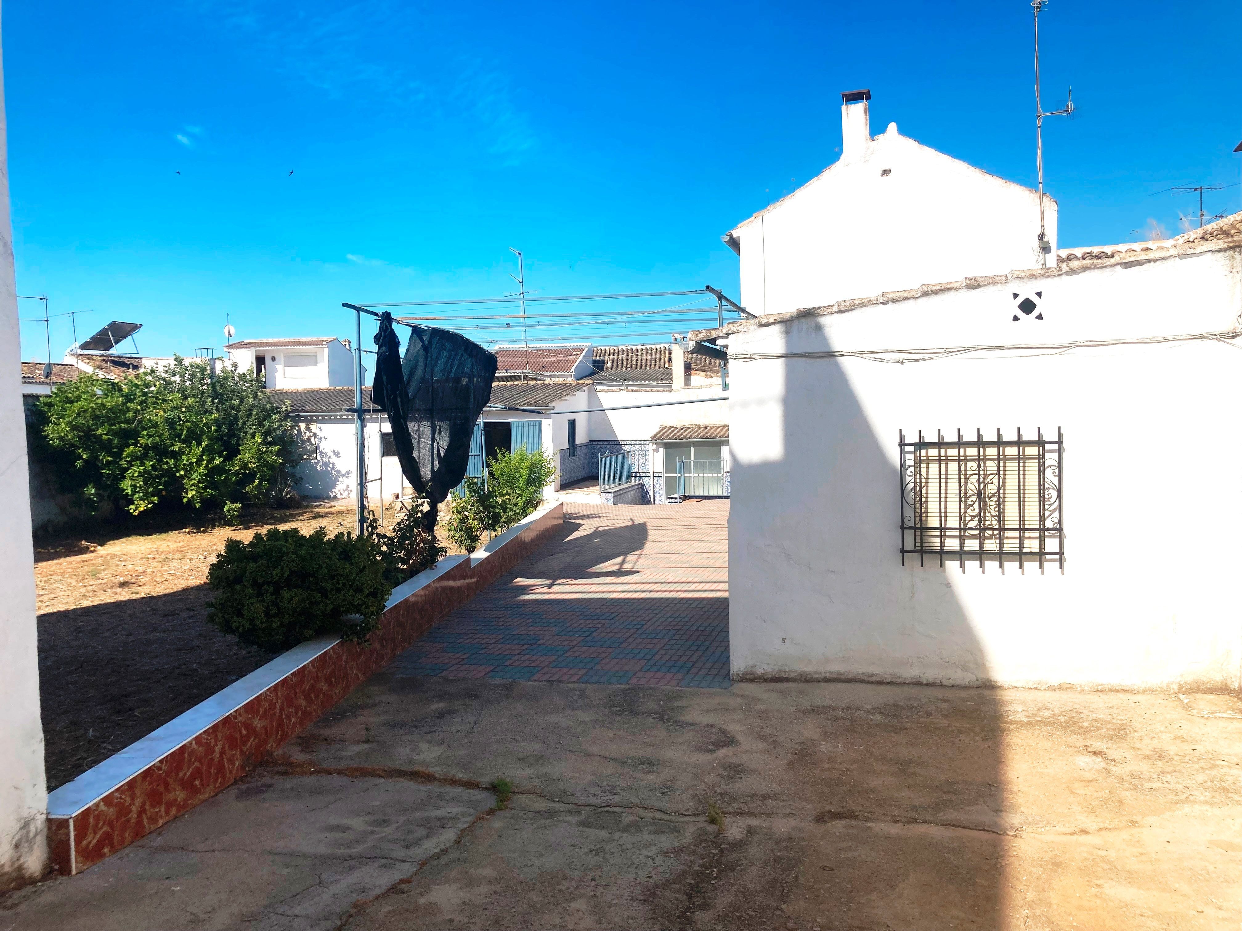 Exterior view of House or chalet for sale in Cabra  with Private garden