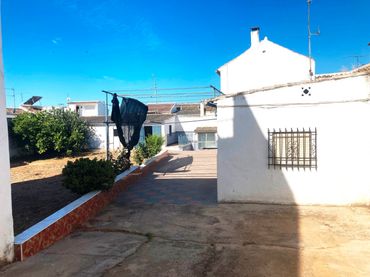 Casa con jardín en venta en Cabra
