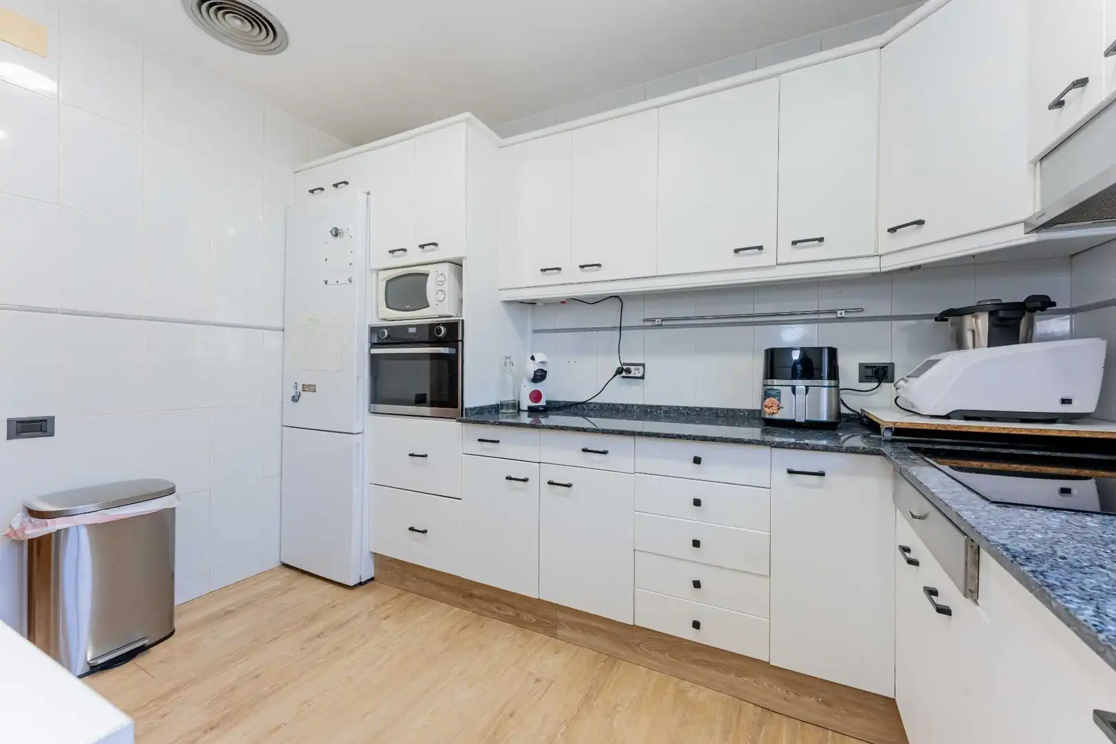 Kitchen of Flat for sale in Castelldefels  with Air Conditioner, Heating and Parquet flooring