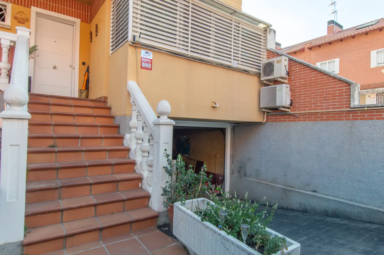 Vista exterior de Casa adosada en venta en Alcalá de Henares con Aire acondicionado, Calefacción y Terraza