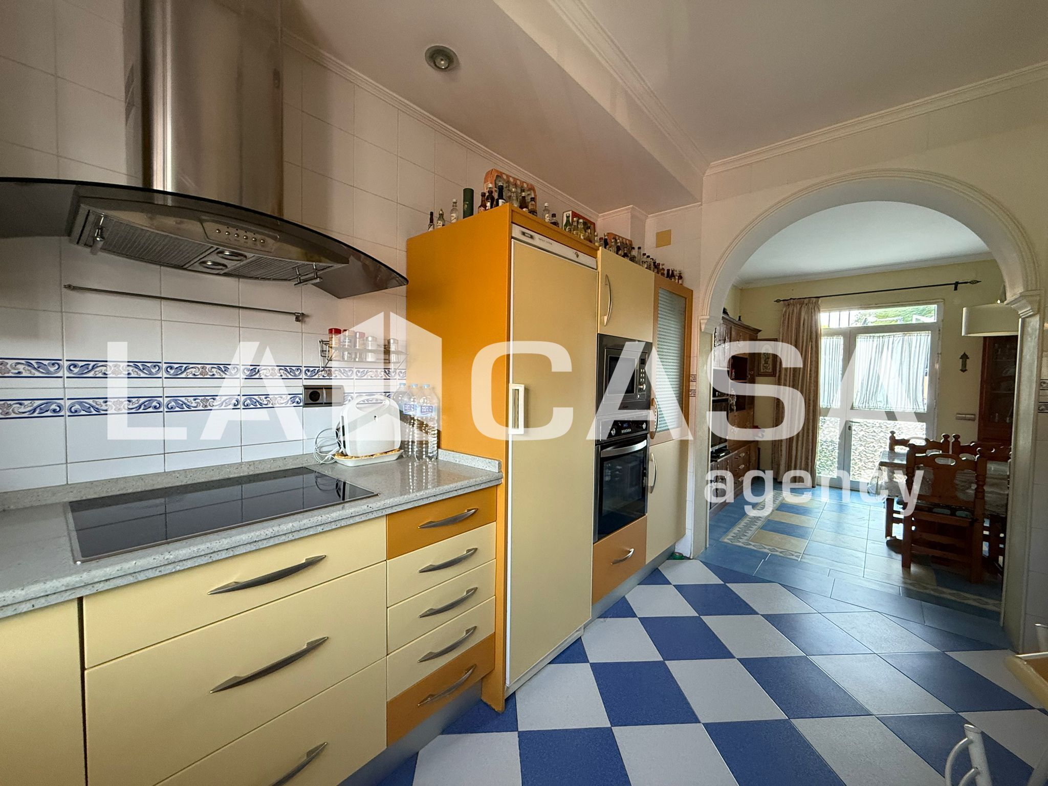 Cocina de Casa adosada en venta en Montequinto con Aire acondicionado y Piscina