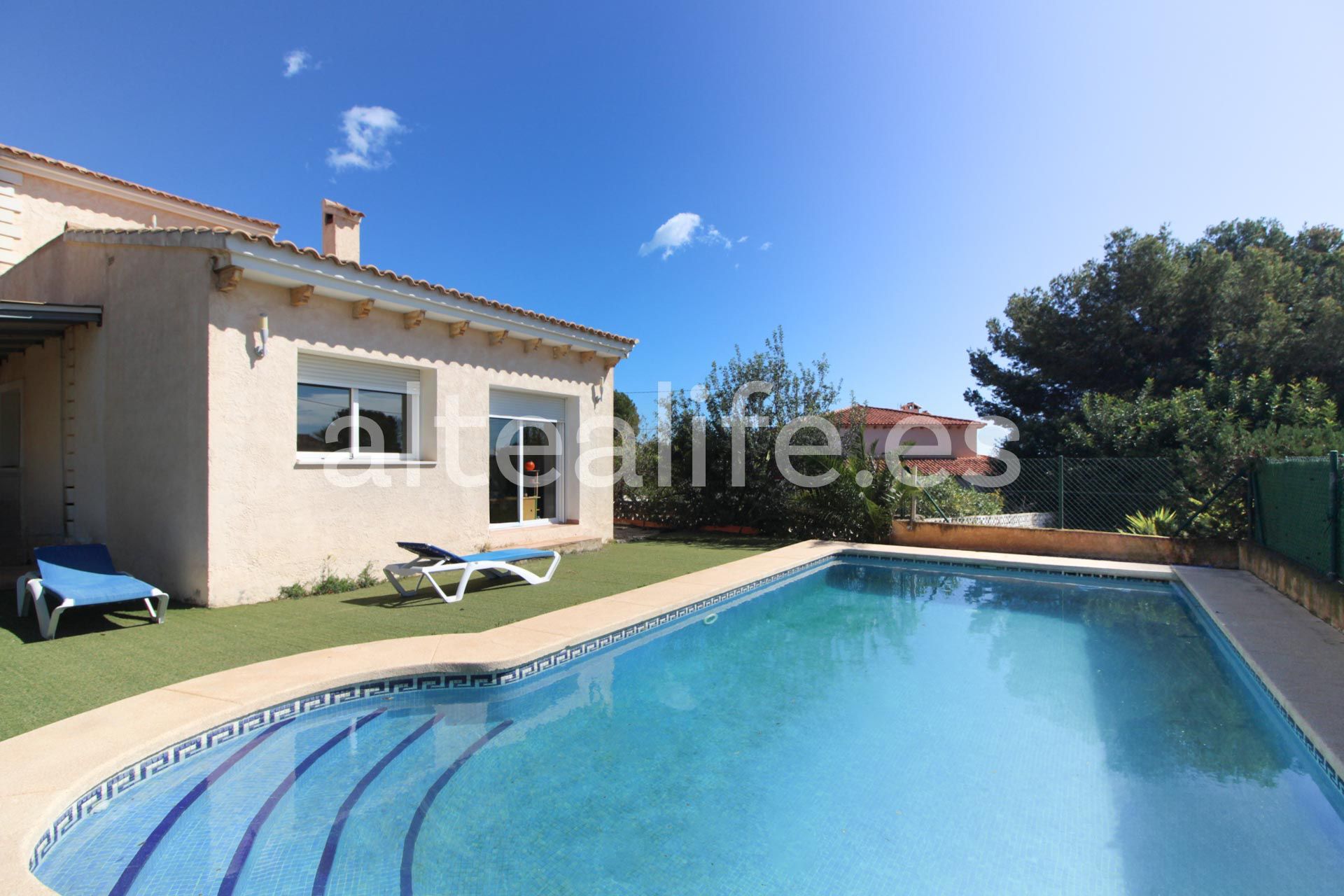 Vista exterior de Casa o chalet en venta en La Nucia con Aire acondicionado, Calefacción y Jardín privado