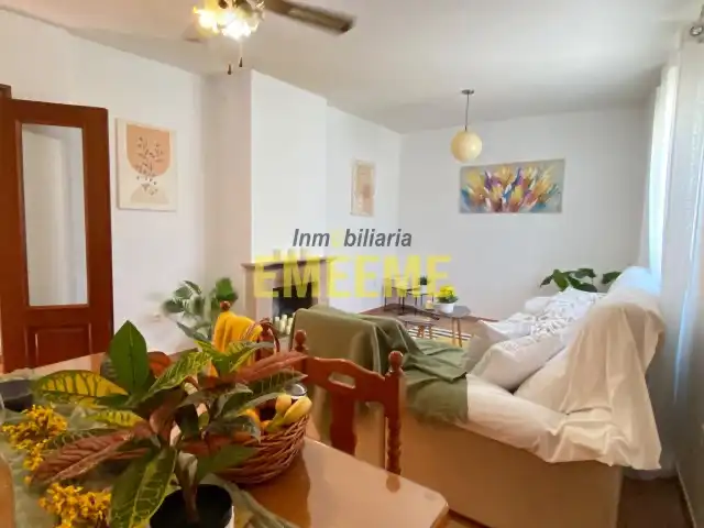 Casa aparellada amb terrassa en venda a Cuevas del Becerro, imagen 2