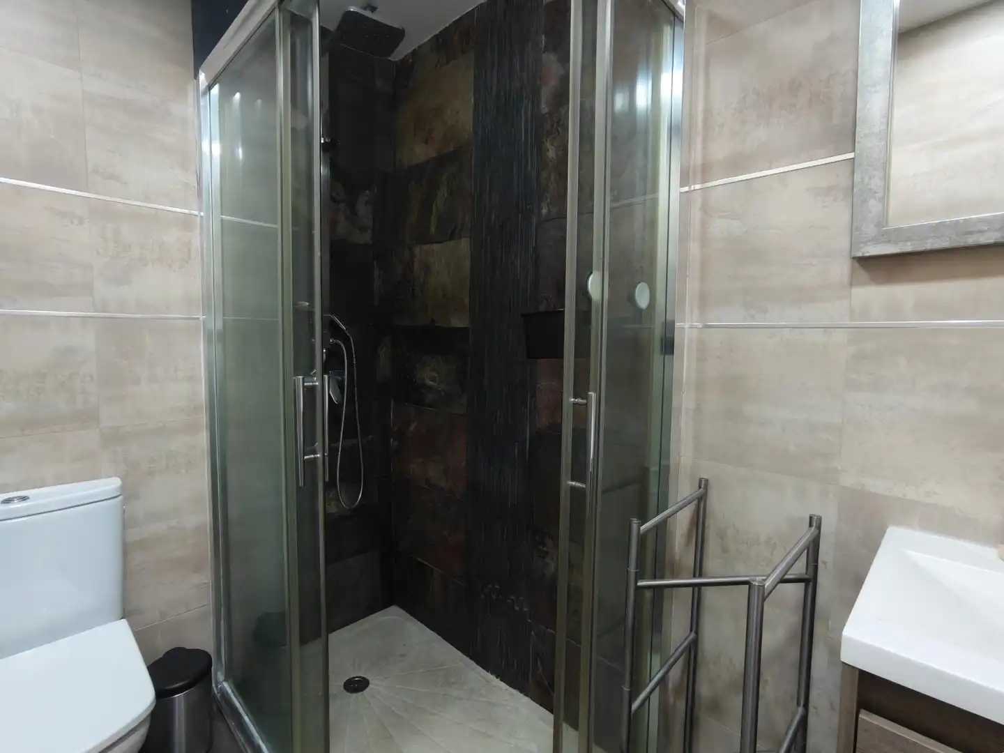 Baño de Apartamento de alquiler en Sevilla con Aire acondicionado, Calefacción y Amueblado