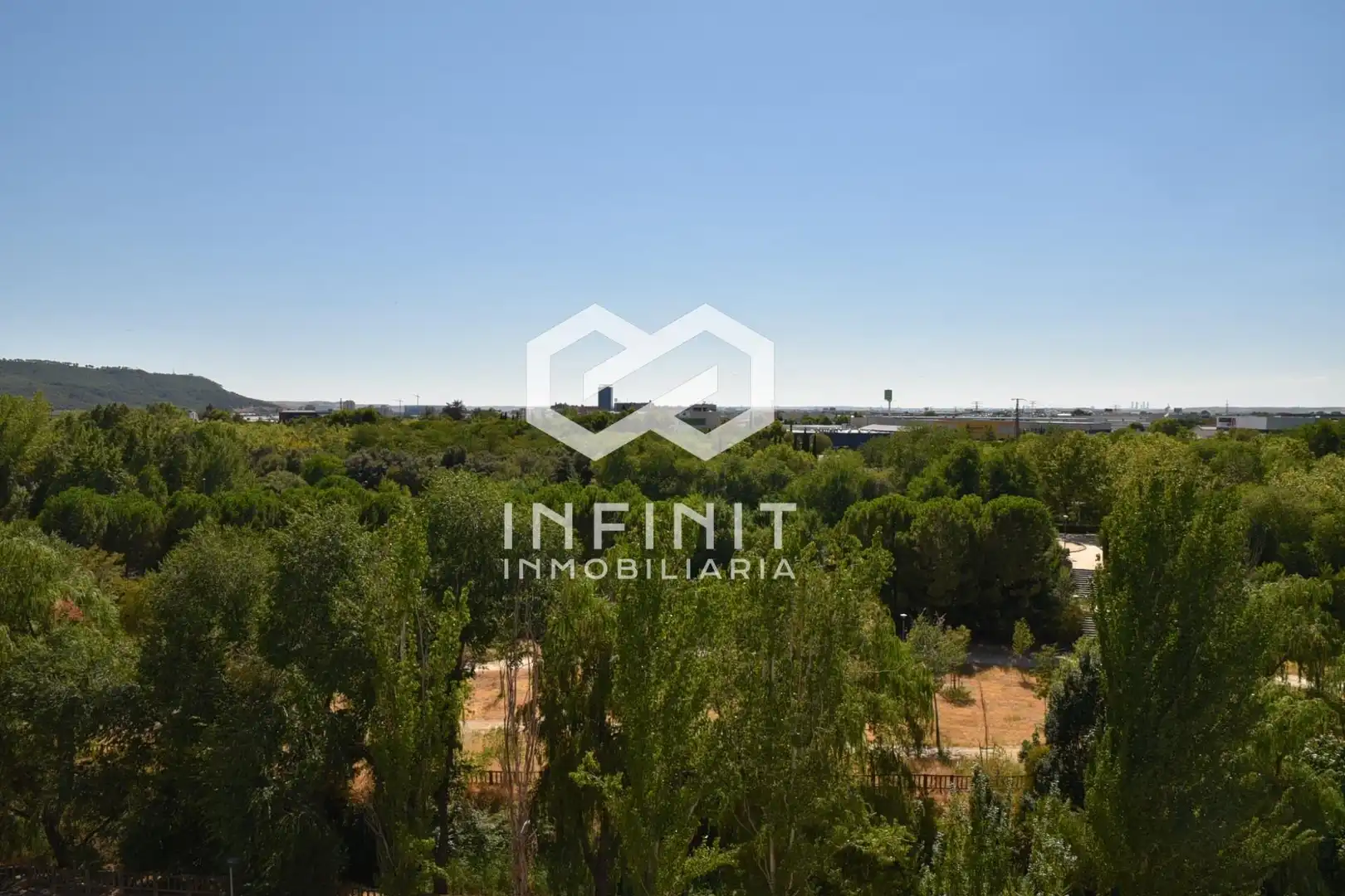 Vista exterior de Pis en venda en Alcalá de Henares amb Aire condicionat, Calefacció i Terrassa