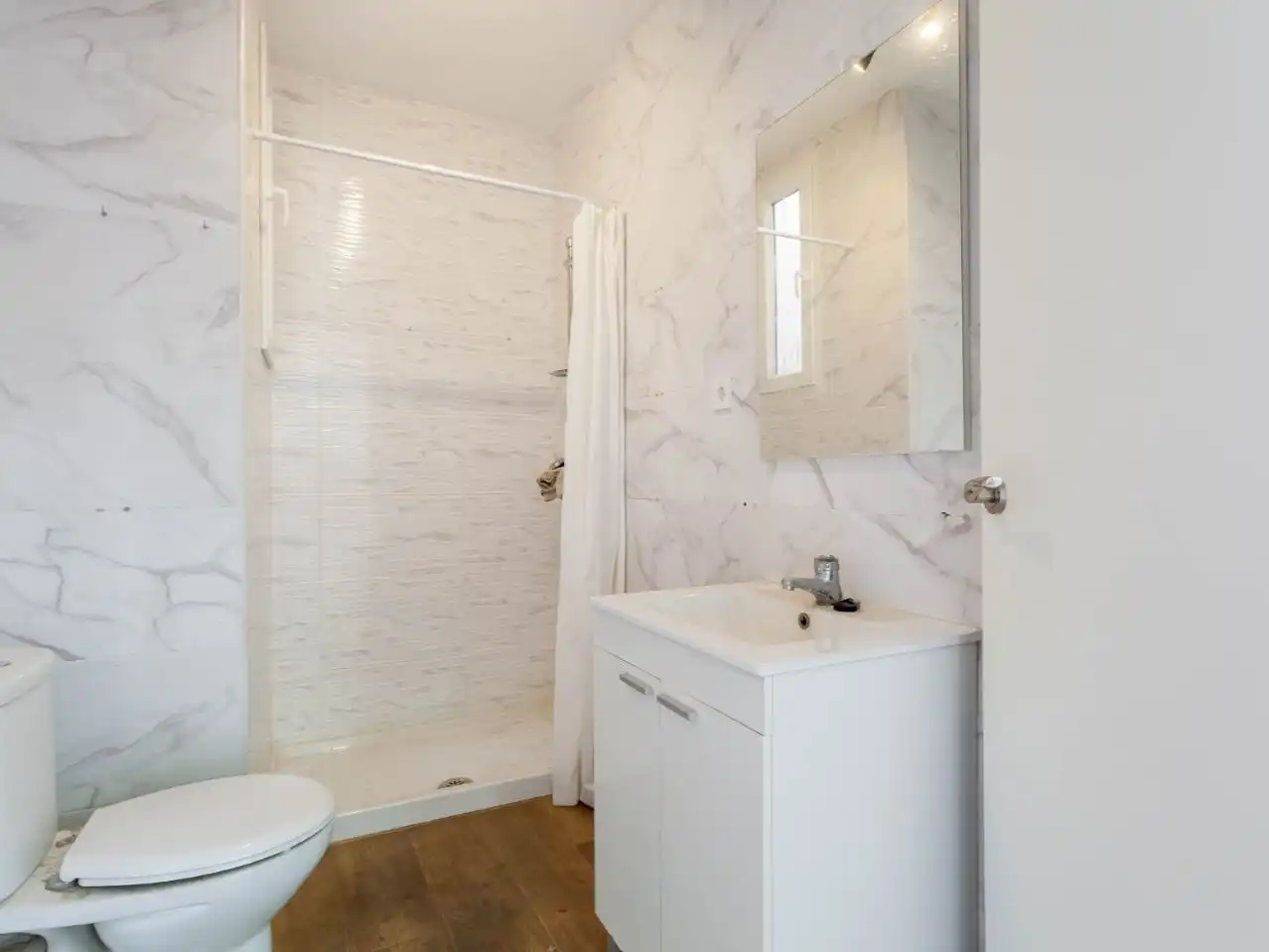 Baño de Piso para compartir en Talavera de la Reina con Aire acondicionado, Calefacción y Horno