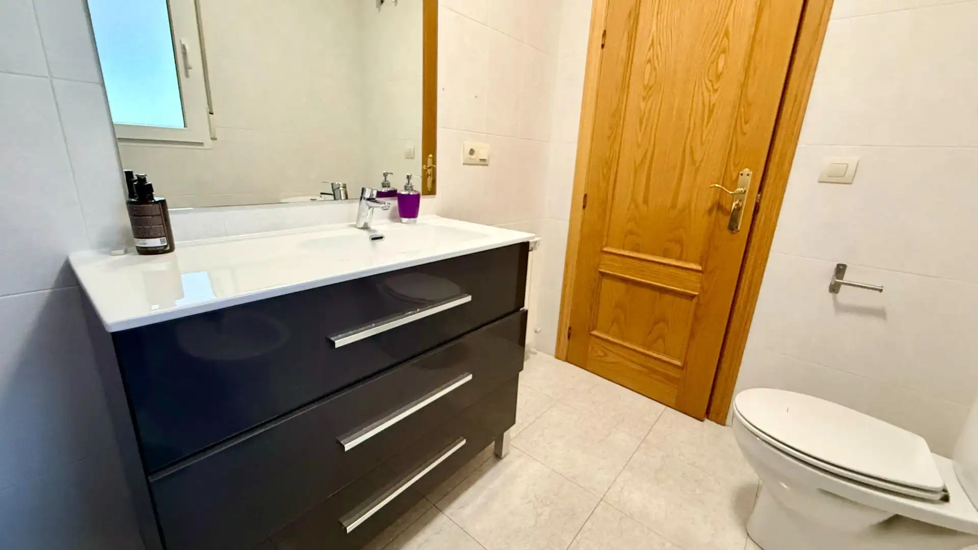Badezimmer von Einfamilien-Reihenhaus zum Verkauf in Cuéllar mit Heizung, Privatgarten und Abstellraum