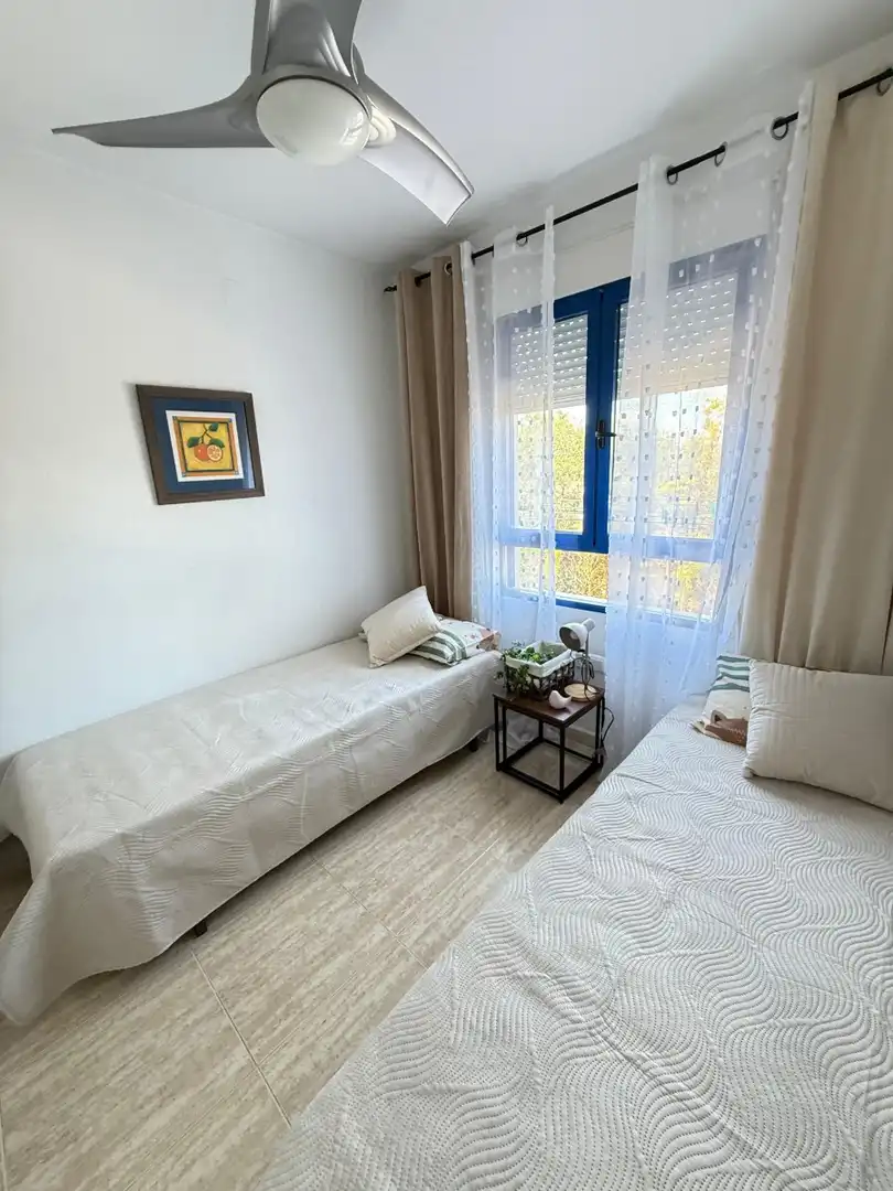 Dormitori de Apartament de lloguer en Orihuela amb Aire condicionat, Calefacció i Terrassa