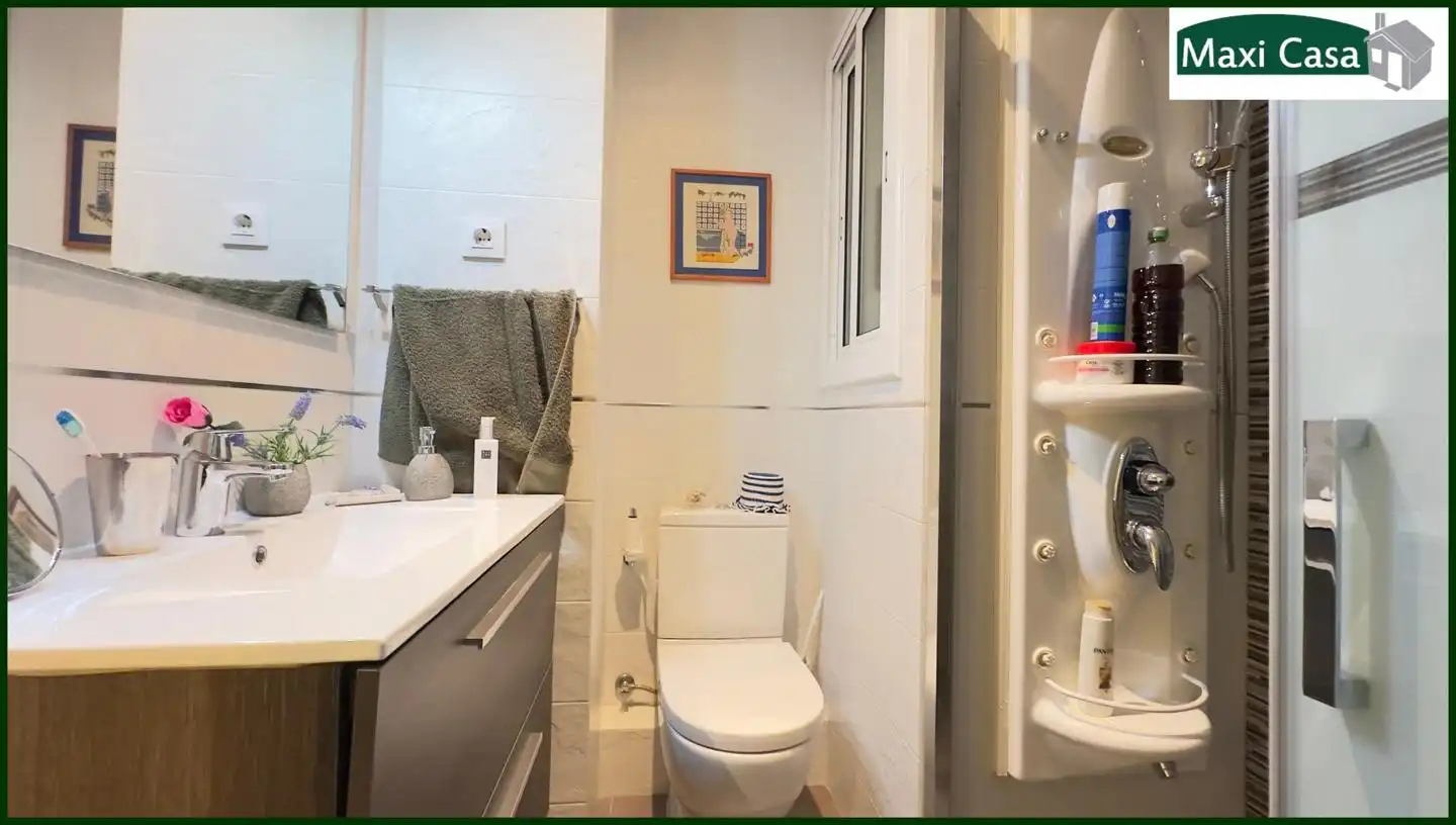 Bathroom of Flat for sale in Barcelona  with Heating, Parquet flooring and Terrace