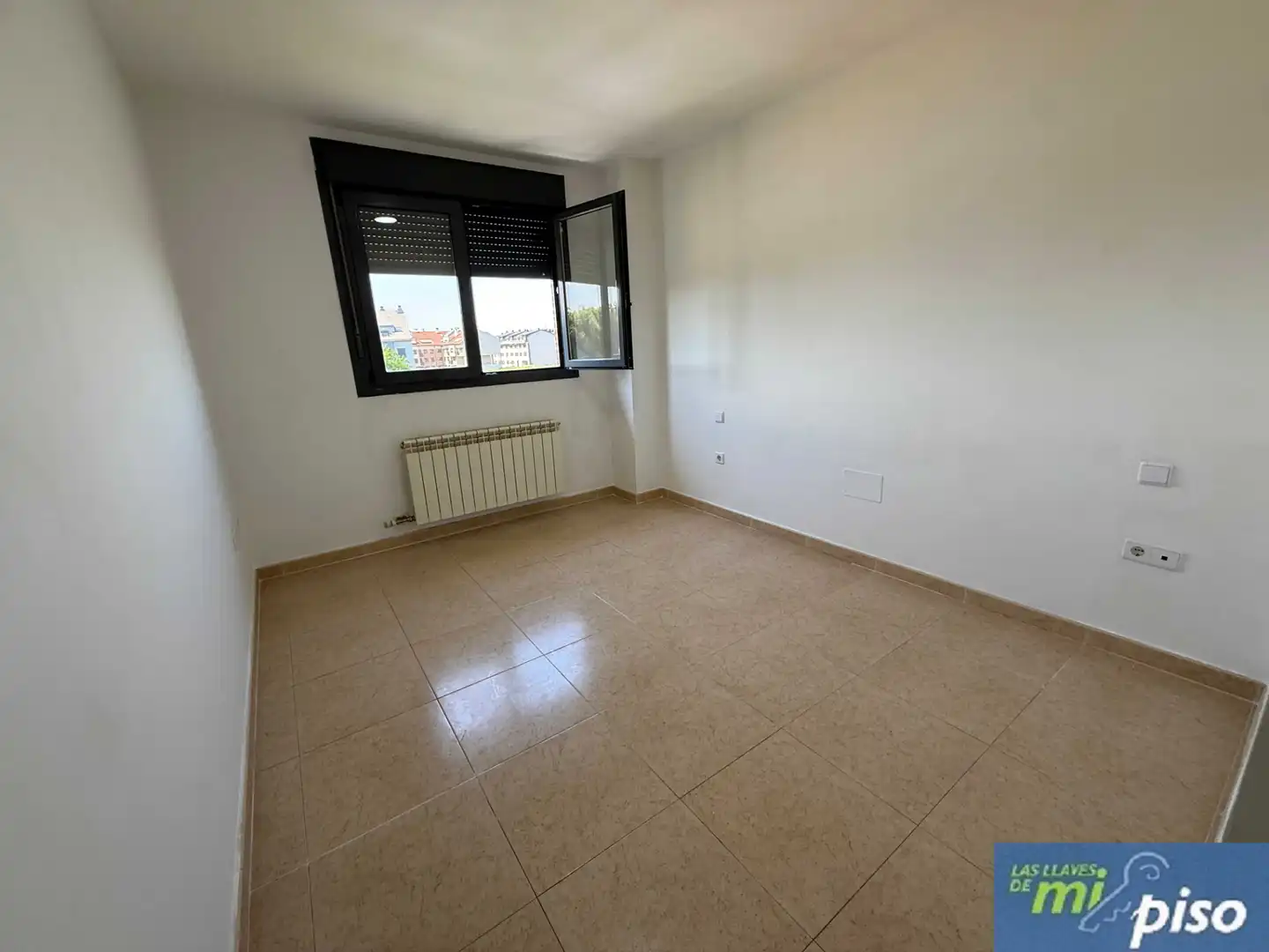Habitación de Piso en venta en Santovenia de Pisuerga con Calefacción, Terraza y Trastero