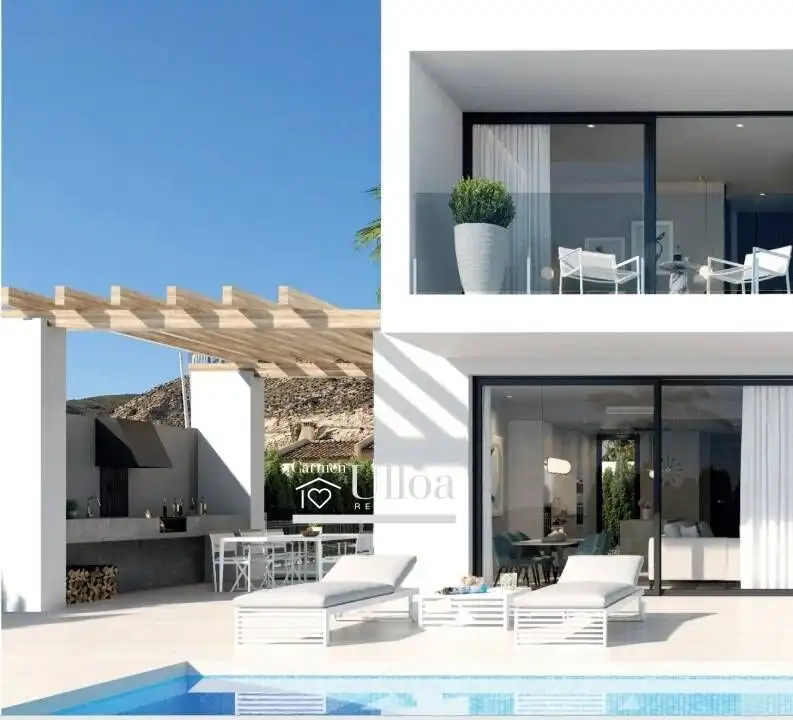 Chalet con piscina en venta en Golf Bahía