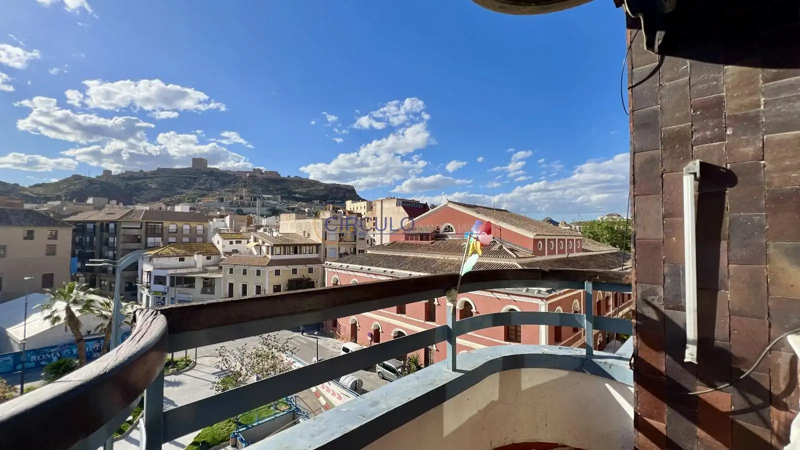 Außenansicht von Wohnung zum Verkauf in Lorca mit Terrasse, Abstellraum und Balkon