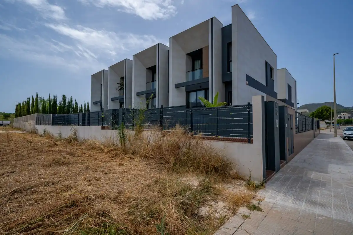 Vista exterior de Casa adosada en venta en Gata de Gorgos con Aire acondicionado, Calefacción y Jardín privado