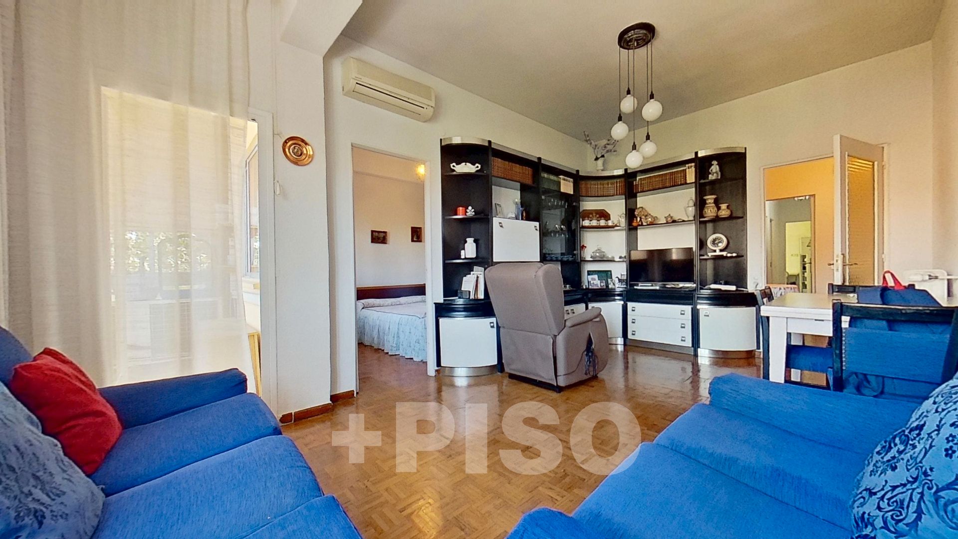 Living room of Flat for sale in  Madrid Capital  with Air Conditioner, Heating and Parquet flooring