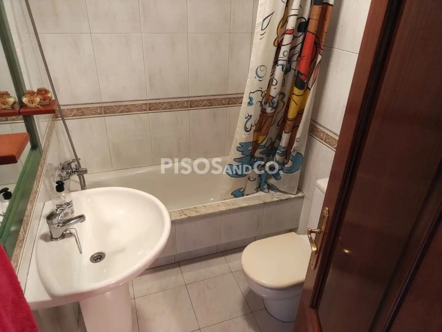 Bany de Pis en venda en A Coruña Capital  amb Calefacció, Traster i Moblat