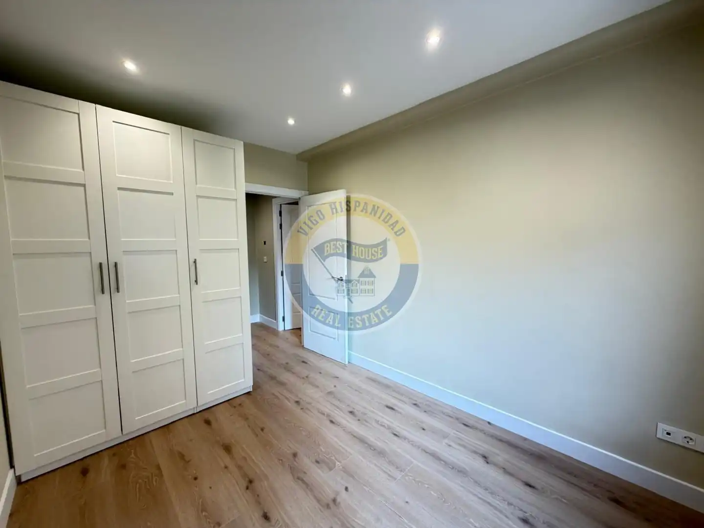 Piso de alquiler en Vigo  con Calefacción, Parquet y Amueblado