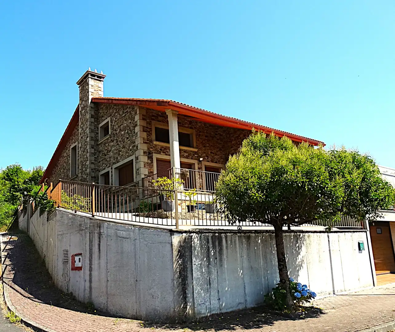 Vista exterior de Casa o xalet en venda en Miño amb Calefacció, Parquet i Terrassa