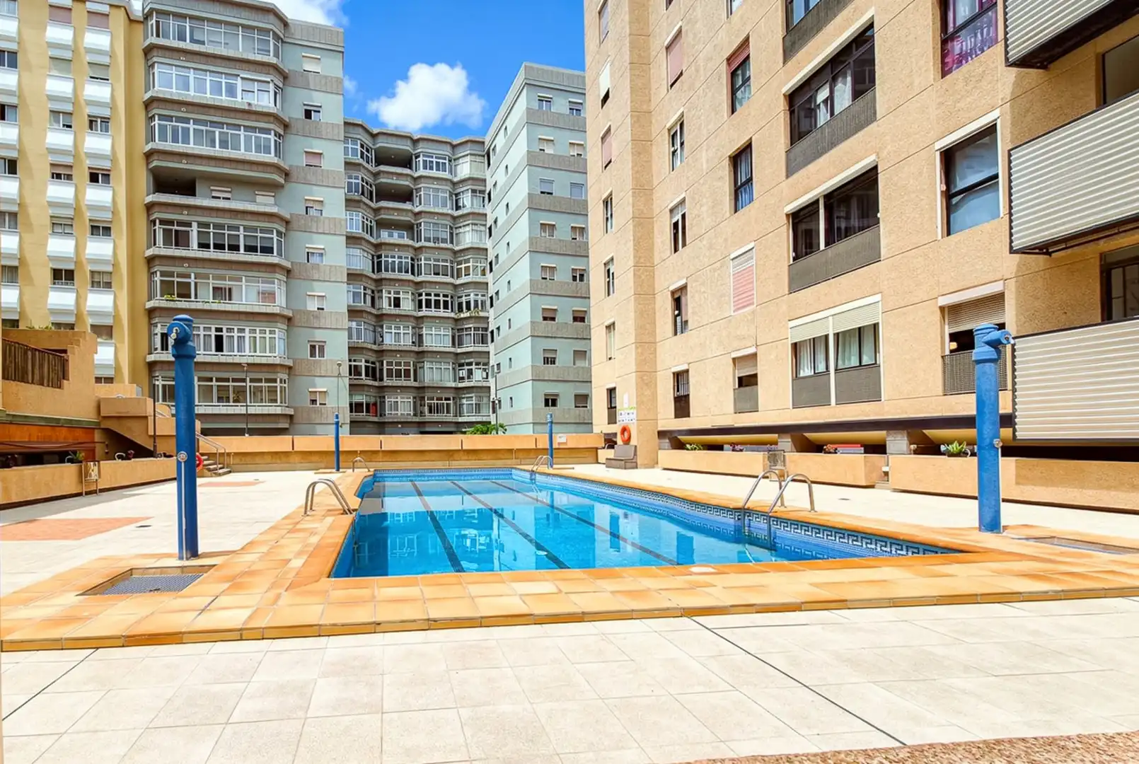 Piscina de Piso en venta en Las Palmas de Gran Canaria con Piscina comunitaria