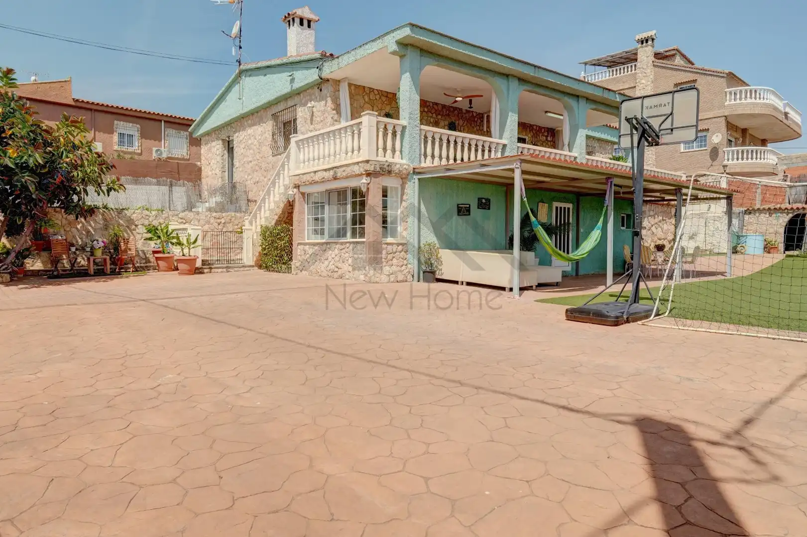 Exterior view of Houses for sale in La Pobla de Vallbona  with Air Conditioner, Heating and Private garden