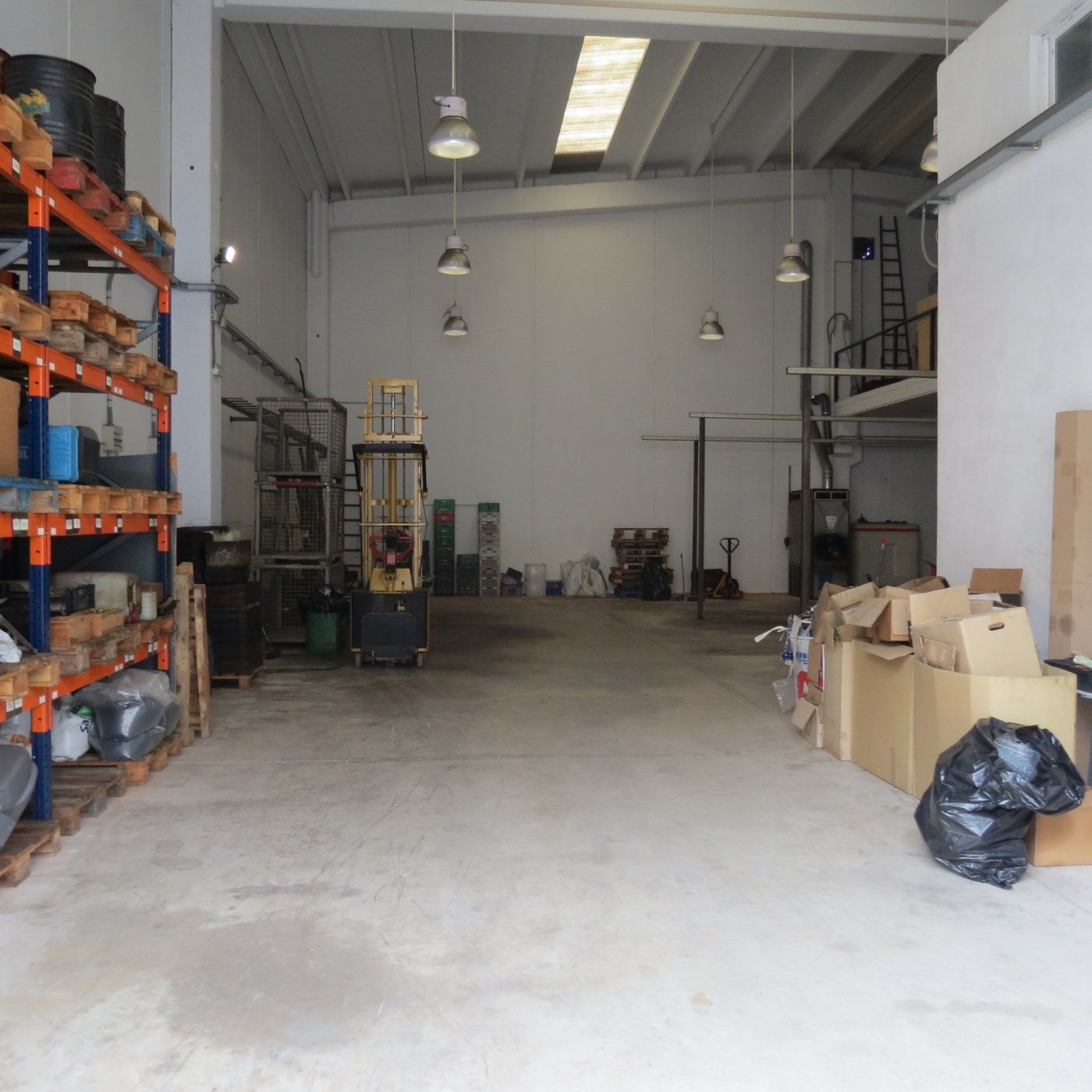Nave industrial de alquiler en Sant Llorenç Savall con Calefacción