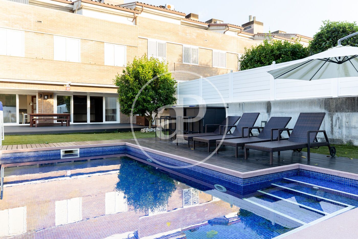 Piscina de Casa adosada de lloguer en Sant Quirze del Vallès amb Aire condicionat, Calefacció i Jardí privat