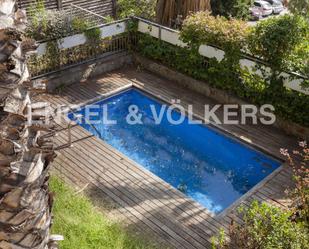 Swimming pool of Apartment to rent in  Barcelona Capital  with Air Conditioner, Heating and Private garden