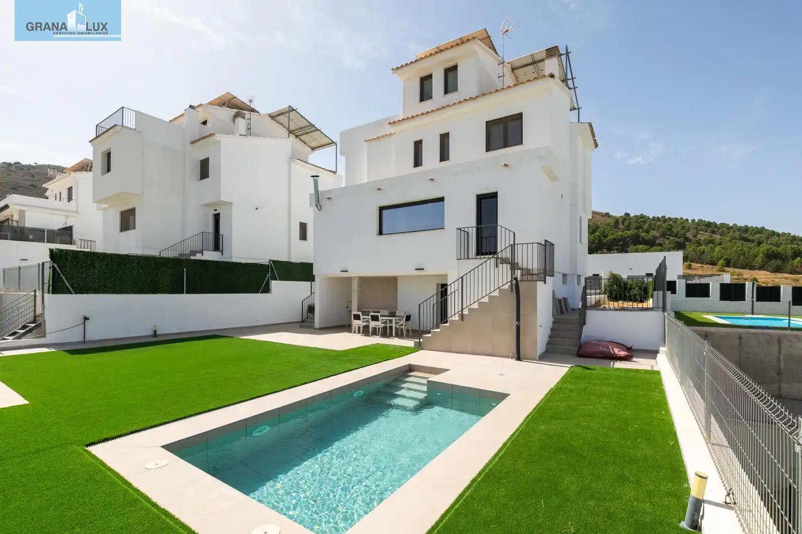 Vista exterior de Casa o xalet en venda en Dílar amb Aire condicionat, Calefacció i Jardí privat