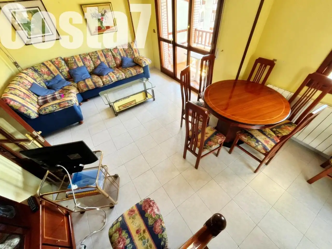 Sala de estar de Piso en venta en Noja con Terraza, Amueblado y Piscina comunitaria
