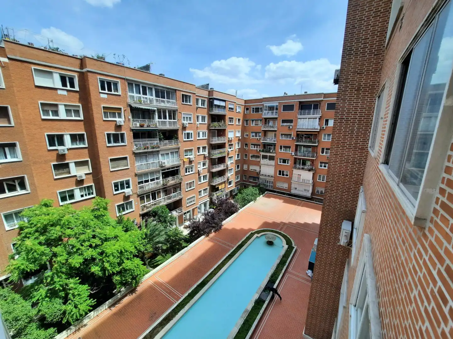 Außenansicht von Wohnung zum Verkauf in Madrid mit Heizung, Parkett und Terrasse
