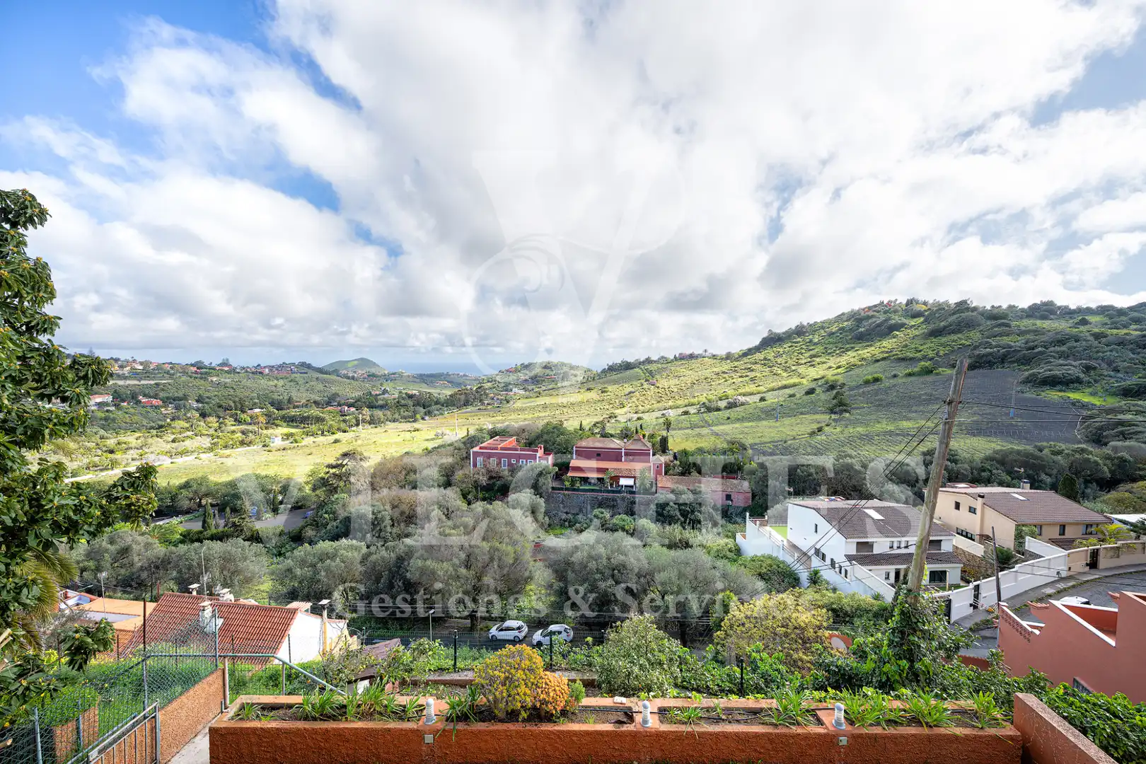 Vista exterior de Casa adosada en venda en Santa Brígida amb Aire condicionat, Jardí privat i Terrassa