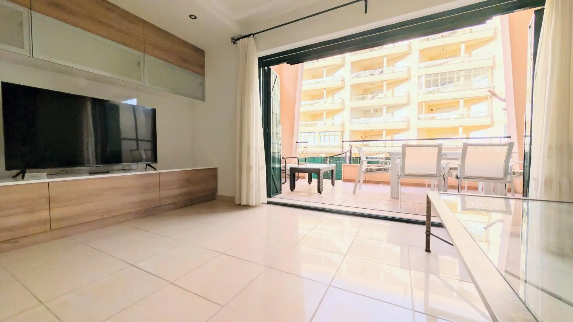 Vista exterior de Casa o xalet de lloguer en Santa Pola amb Aire condicionat, Calefacció i Jardí privat