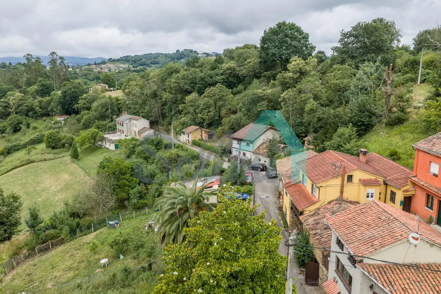 Vista exterior de Casa adosada en venda en Langreo amb Calefacció, Jardí privat i Parquet