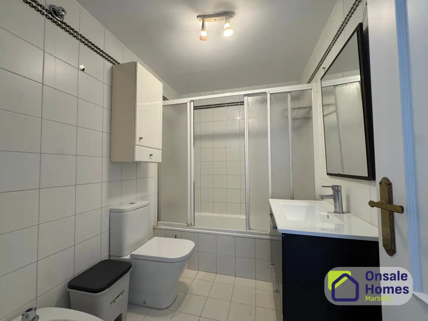 Baño de Casa adosada en venta en Marbella con Terraza, Balcón y Alarma