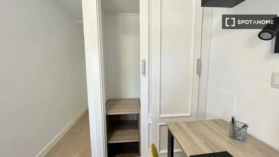 Bedroom of Flat for rent in Madrid  with Air Conditioner, Heating and Furnished