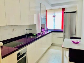 Cuina de Pis de lloguer en León Capital  amb Calefacció, Parquet i Terrassa