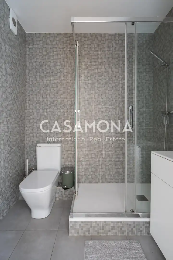 Bathroom of Apartments for rent in Barcelona  with Air Conditioner, Heating and Terrace