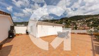 Vista exterior de Àtic en venda en Vallirana amb Aire condicionat, Calefacció i Terrassa