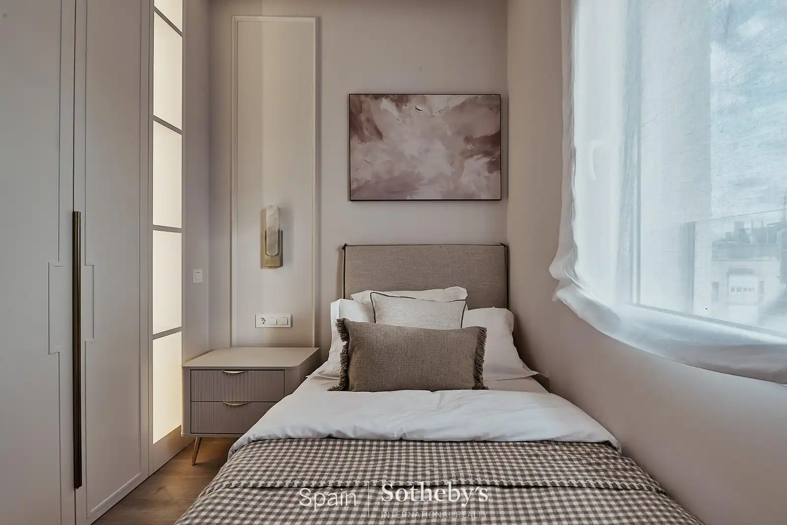 Dormitori de Apartament en venda en Madrid amb Aire condicionat i Calefacció