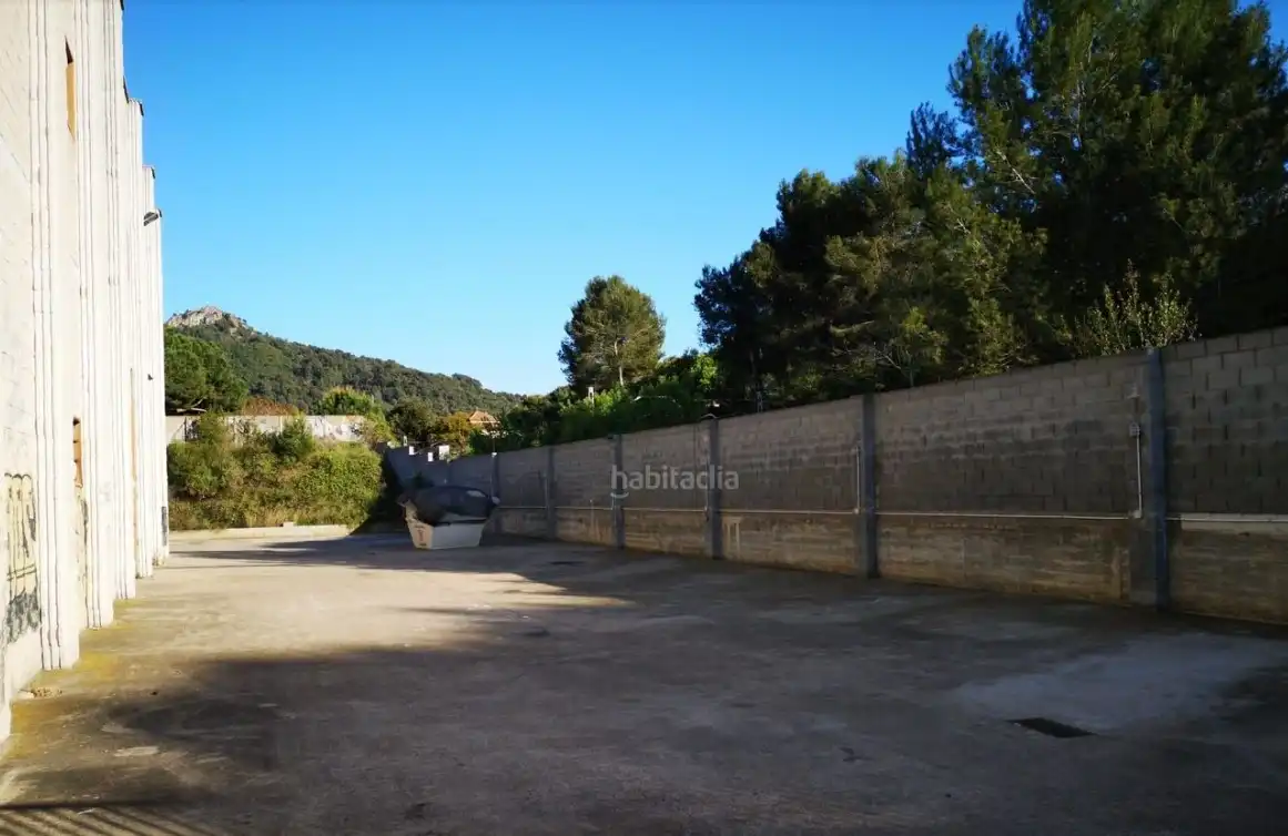 Nau industrial en venda a Santa Maria - Terra Nostra
