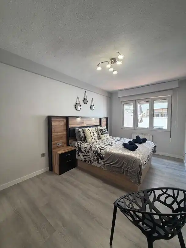 Schlafzimmer von Wohnung zur Miete in Gijón  mit Heizung, Terrasse und Balkon