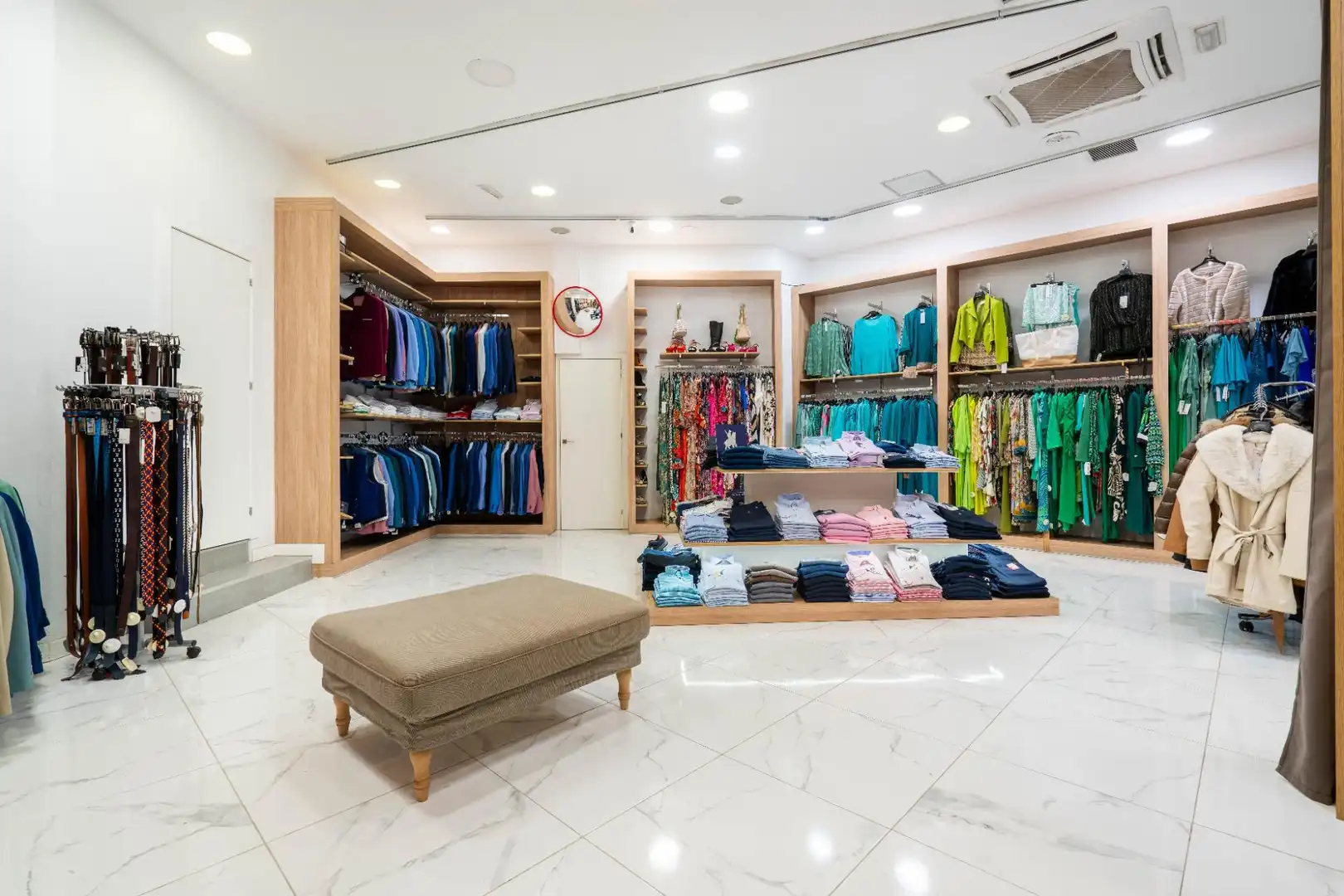 Business premises for sale in Calle Calle Reyes Católicos 12, imagen 3