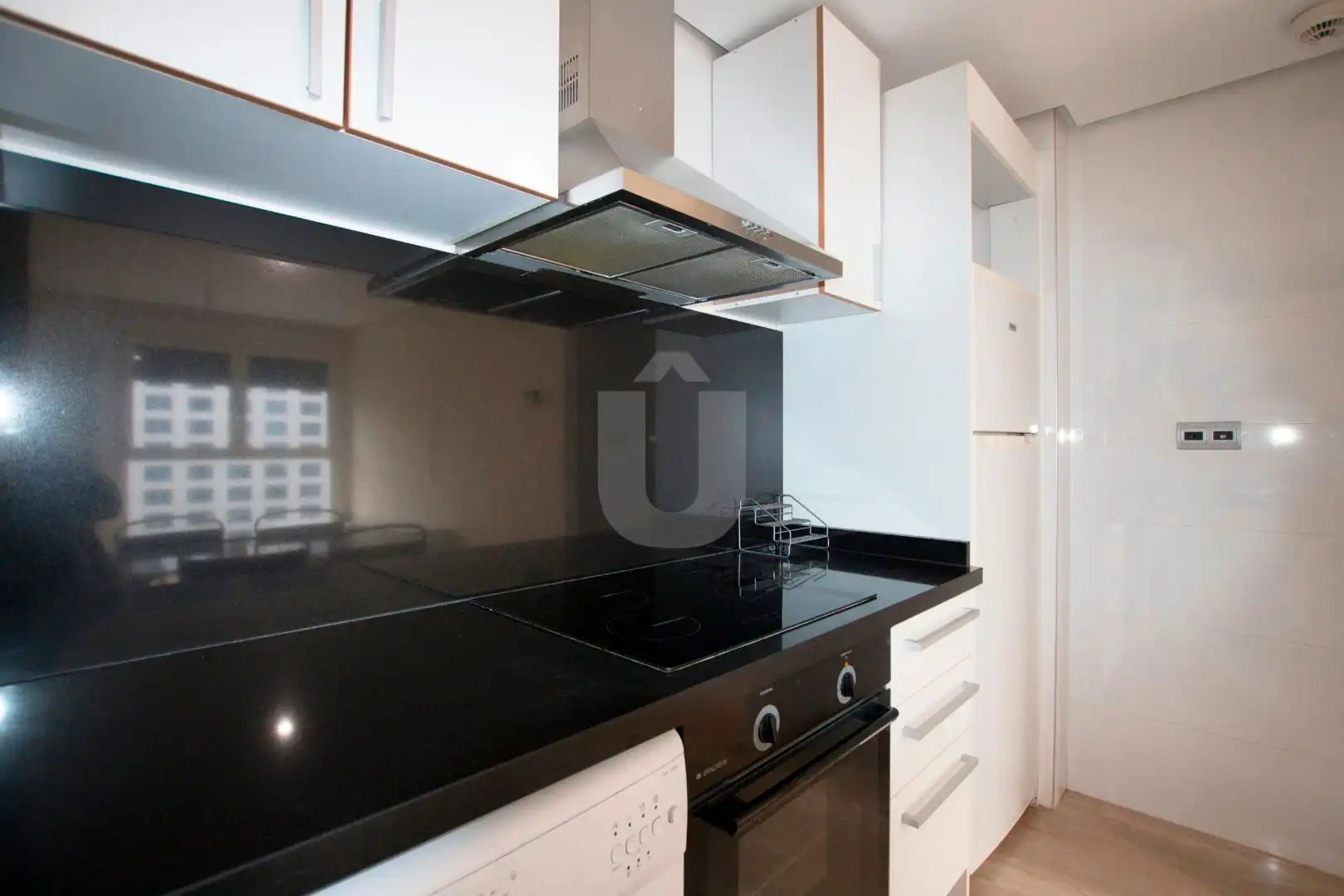 Cuina de Apartament de lloguer en Valencia amb Aire condicionat, Calefacció i Piscina