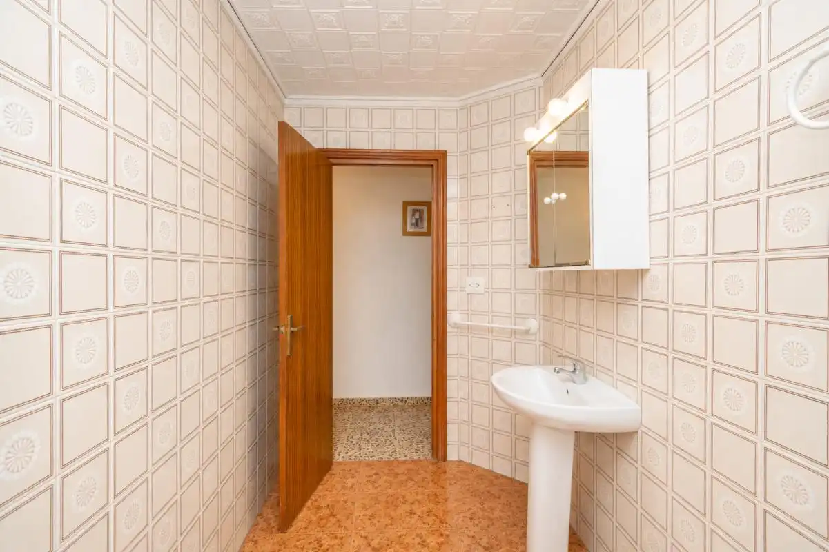 Bathroom of Buildings for sale in Orihuela