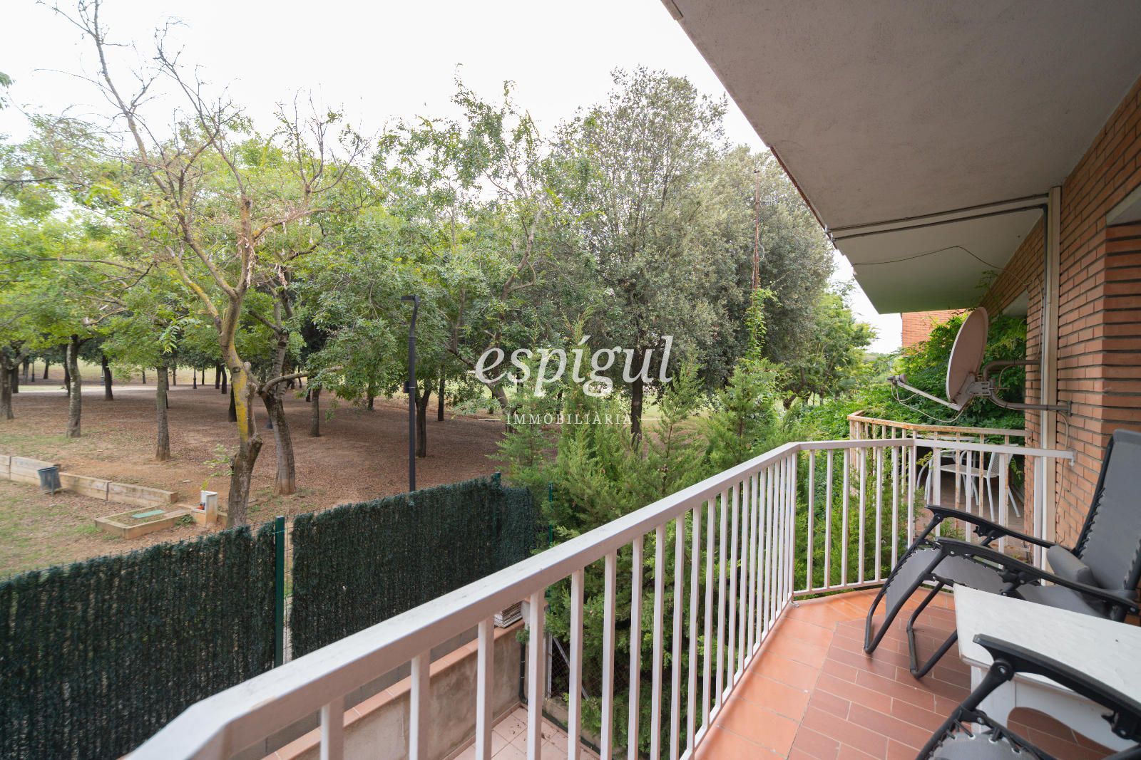 Jardí de Casa adosada en venda en Girona Capital amb Aire condicionat, Calefacció i Jardí privat
