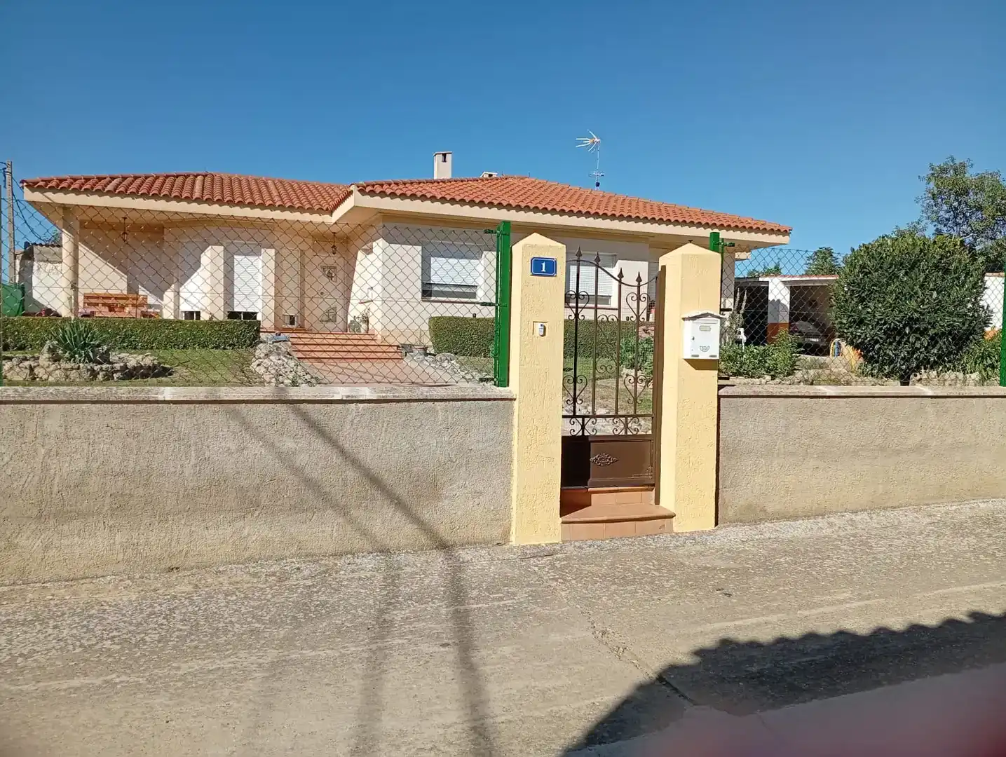 Vista exterior de Casa o chalet en venta en Pozoantiguo con Jardín privado y Amueblado