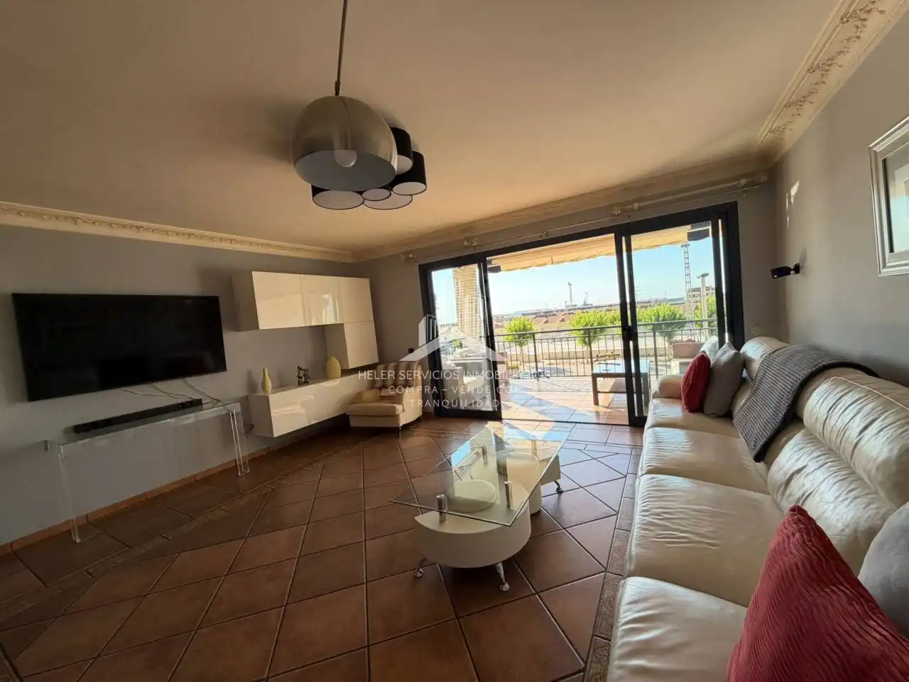 Flat with terrace for sale in Avenida Mediterranía